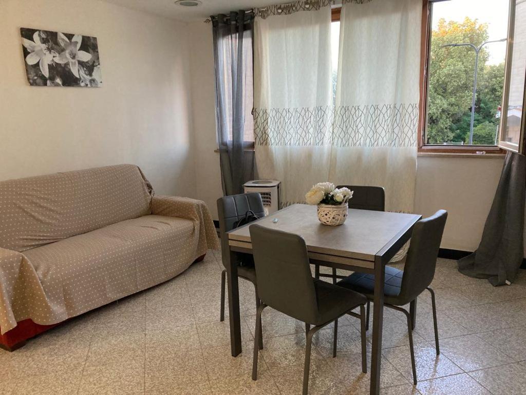 Appartamento Sulla Piazza 90 M Dal Mare Anzio Exterior photo
