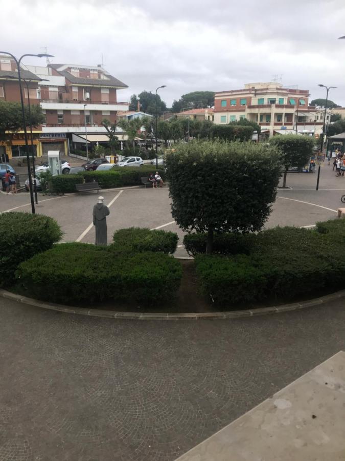 Appartamento Sulla Piazza 90 M Dal Mare Anzio Exterior photo